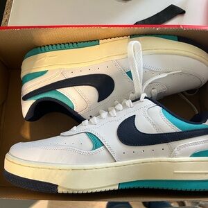 NEW Nike Women's Gamma Force Sneaker